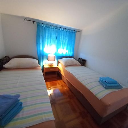 Apartmani Ivana Senj Senj  Kamer foto