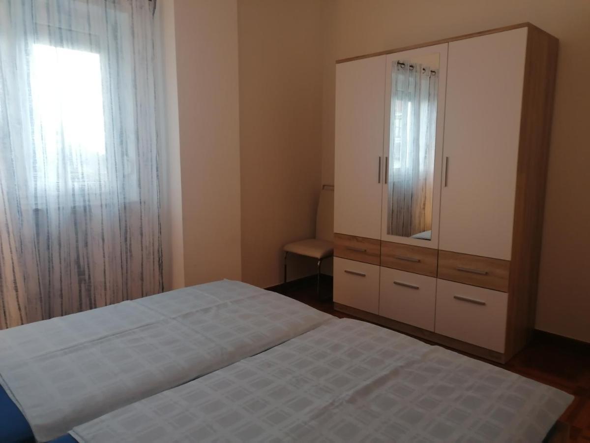 Apartmani Ivana Senj Senj  Buitenkant foto